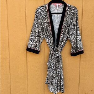 NWOT Leopard Print Robe With Pink Trim. Large.